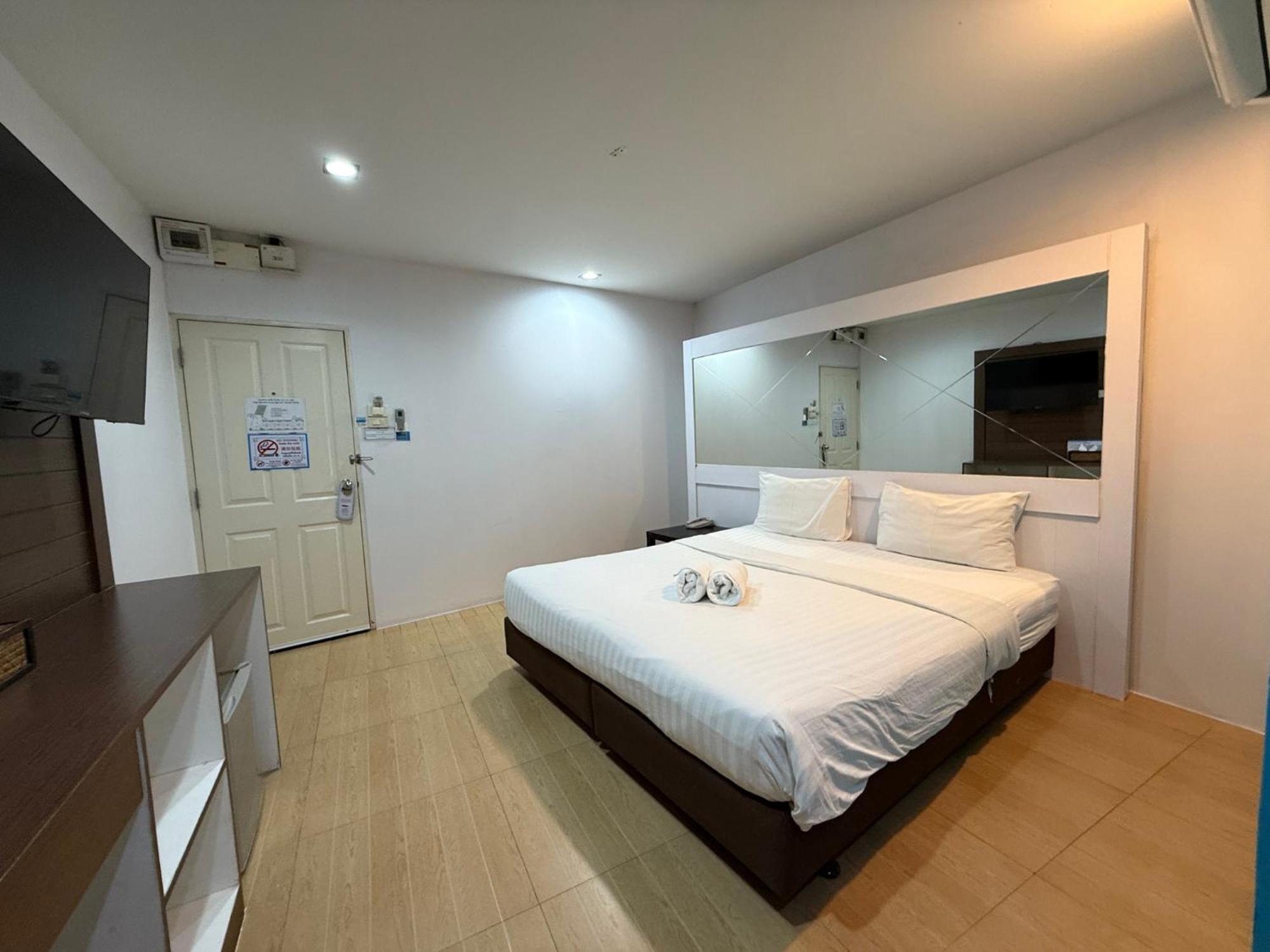 Bed By Cruise Hotel At Samakkhi-Tivanont Nonthaburi Exterior foto