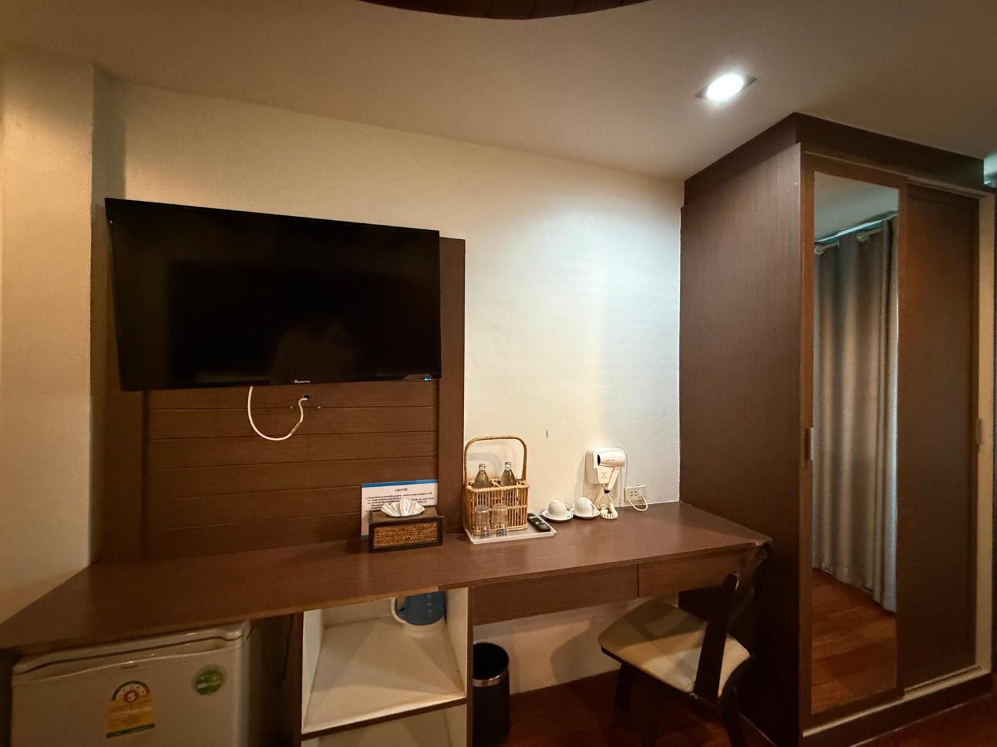 Bed By Cruise Hotel At Samakkhi-Tivanont Nonthaburi Exterior foto